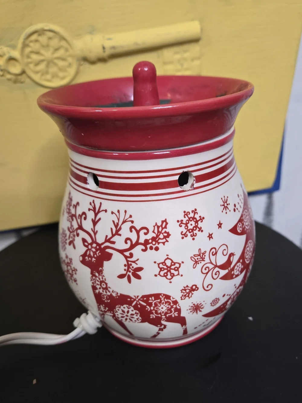 Christmas Red & White Ceramic Wax Melt Warmer – Reindeer & Tree Holiday Design